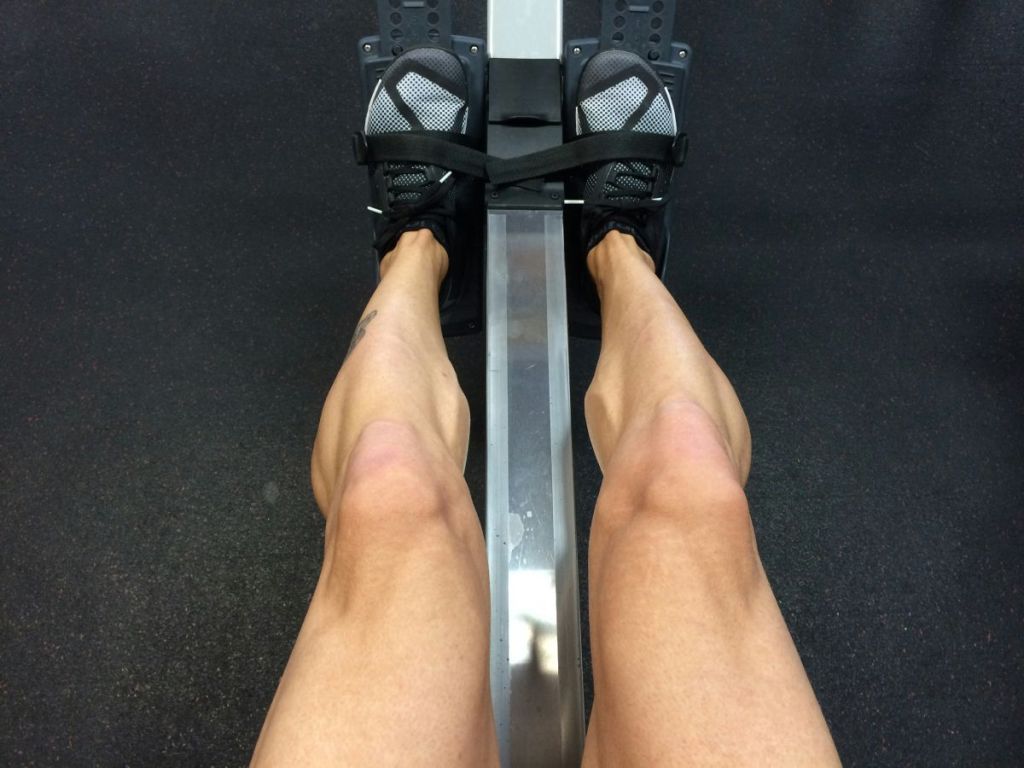 when to see a doctor for knee joint pain at 40