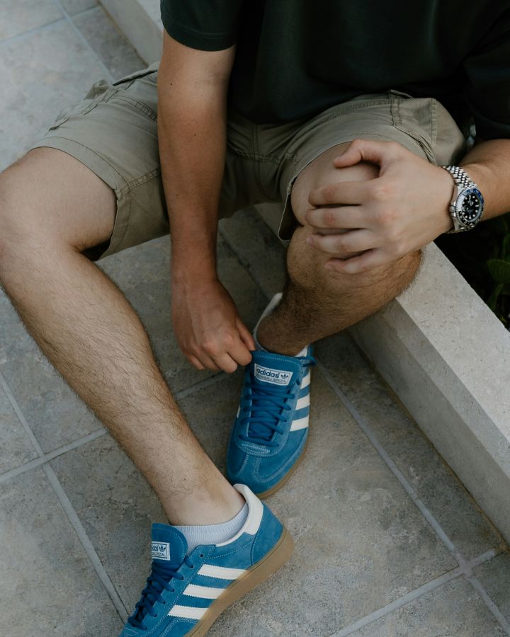 early signs of knee joint pain at 40