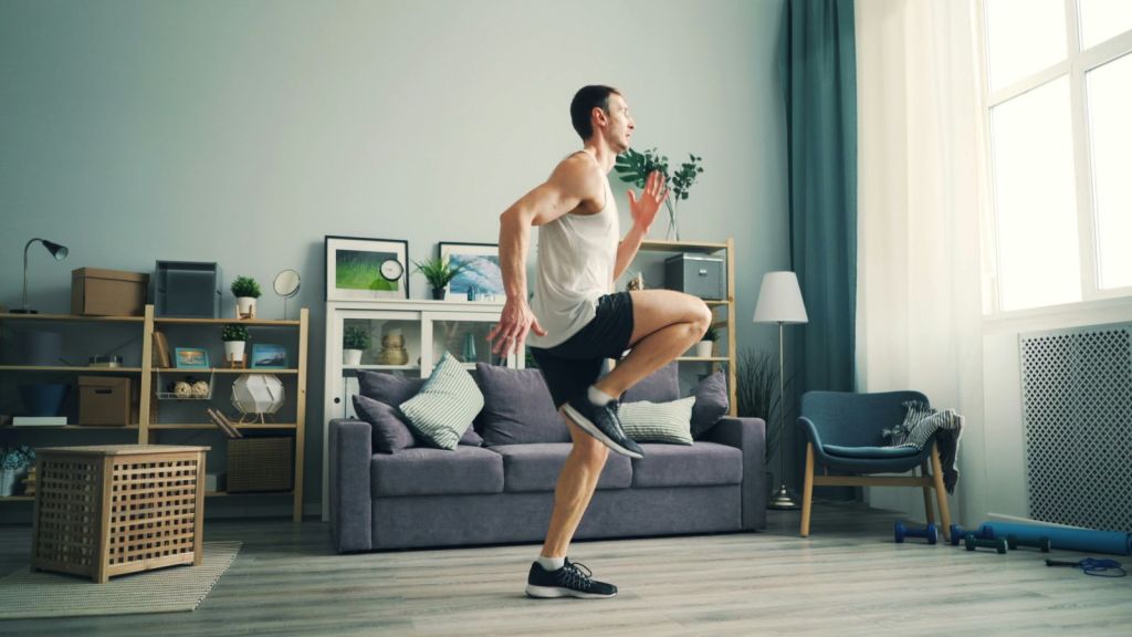 early signs of knee joint pain at 40